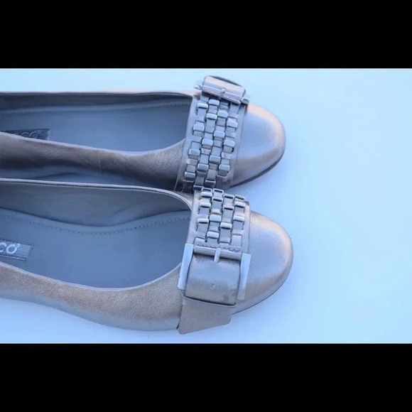 Ecco flats - Picture 2 of 8